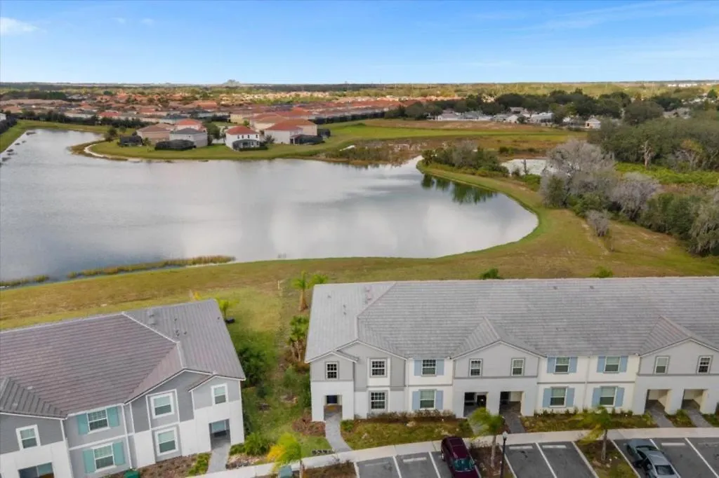 5 Bedroom- 4,5 Bathroom Solterra 7565 Os Davenport 0*,